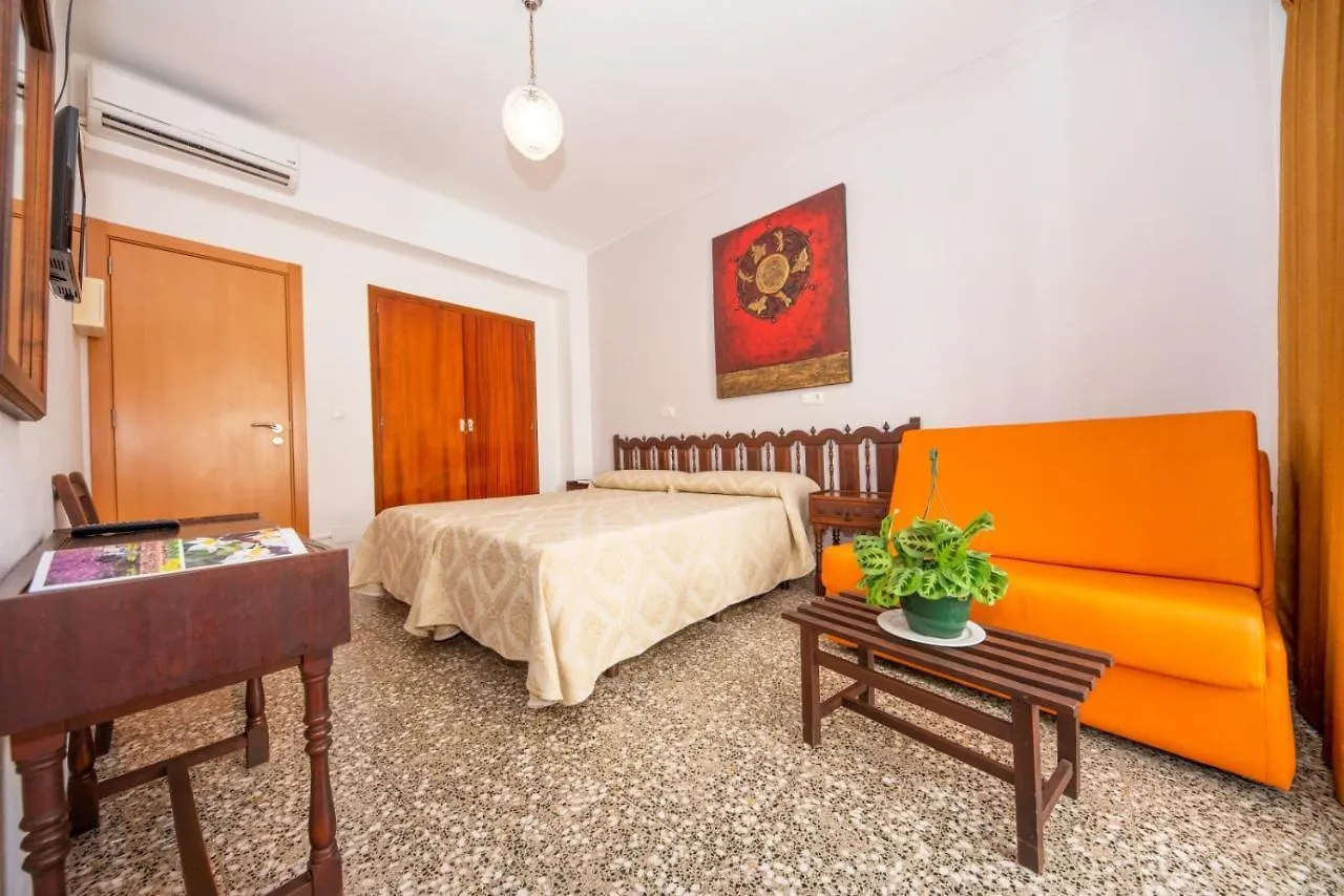 Hostal Y Apartamentos Santa Eulalia Santa Eulária des Riu 2*,